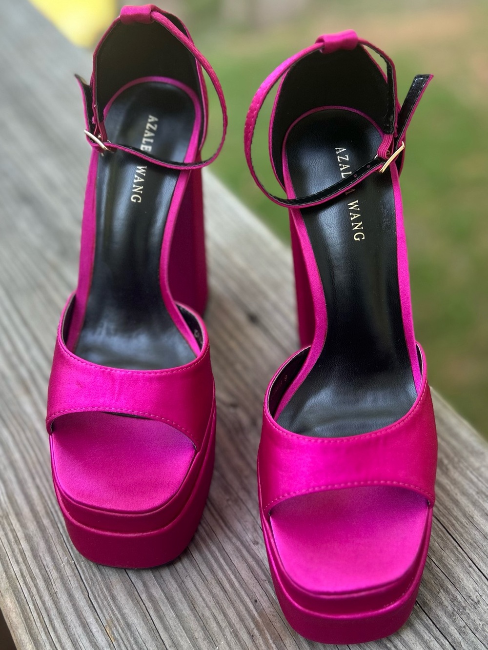 Azalea Wang Women's Fuchsia Satin Platform Sandals